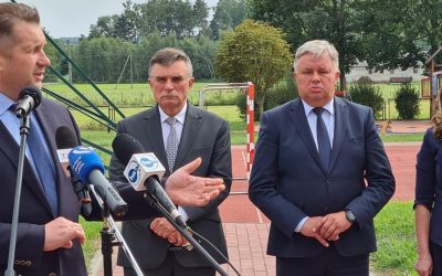 Wizyta Ministra Edukacji i Nauki w gminie Kłoczew – wsparcie finansowe dla szkoły uszkodzonej w wyniku nawałnicy